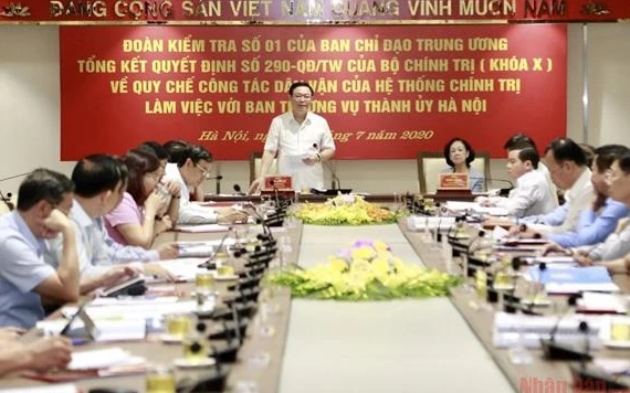 Đồng chí Vương Đình Huệ, Uỷ viên Bộ Chính trị, Bí thư Thành uỷ Hà Nội phát biểu ý kiến tại buổi làm việc. (Ảnh: DUY LINH) 