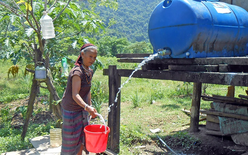 Ðồng bào dân tộc thiểu số xã Dân Hóa, huyện Minh Hóa có nước sạch sử dụng trong sinh hoạt và sản xuất.