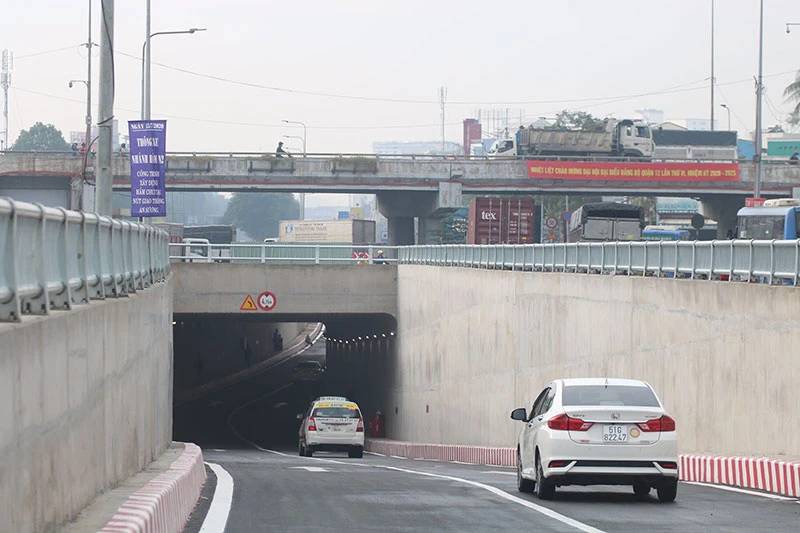 Hầm chui nhánh N2, Nút giao thông An Sương, TP Hồ Chí Minh chính thức thông xe sáng 15-7.