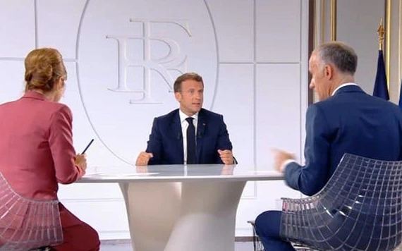Tổng thống Pháp Emmanuel Macron trong cuộc phỏng vấn trên truyền hình ngày 14-7. Ảnh BFMTV.