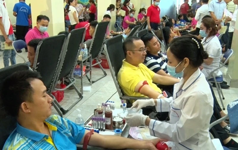 Ngày hội hiến máu tình nguyện mang tên “Sắc đỏ biên cương” ở TP Lào Cai.
