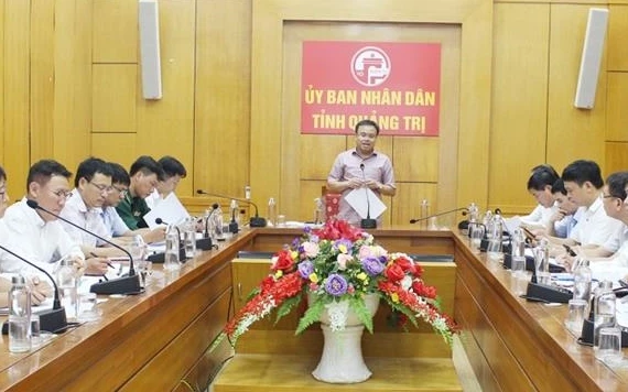 Phó Chủ tịch UBND tỉnh Lê Đức Tiến phát biểu kết luận cuộc họp. 
