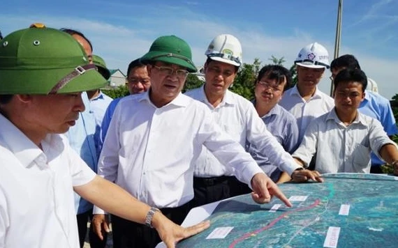 Phó Thủ tướng Trịnh Đình Dũng kiểm tra thi công Dự án tuyến cao tốc bắc-nam phía đông đoạn Cao Bồ - Mai Sơn.