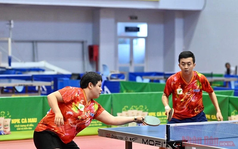Mai Hoàng Mỹ Trang và Lê Đình Duy khẳng định ưu thế vượt trội, vượt qua cặp Hải Dương lọt vào trận chung kết.
