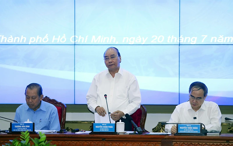 Thủ tướng Nguyễn Xuân Phúc phát biểu tại buổi làm việc với lãnh đạo TP Hồ Chí Minh. Ảnh: Thống Nhất (TTXVN) 
