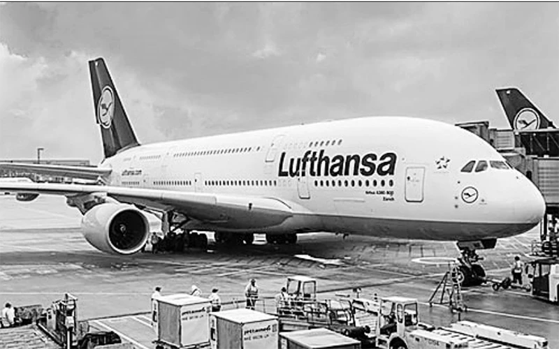 Máy bay của Hãng hàng không Lufthansa (Ðức). Ảnh TRAVELWEEK 