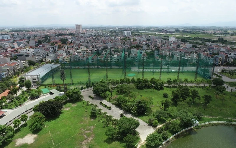 Sân tập golf nằm trong công viên Hoàng Hoa Thám, TP Bắc Giang.