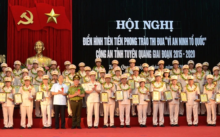 Xây dựng Đảng bộ Công an Tuyên Quang trong sạch, vững mạnh.