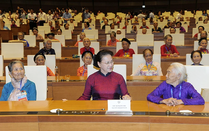 Chủ tịch Quốc hội Nguyễn Thị Kim Ngân và các đại biểu. Ảnh: Ðăng Khoa