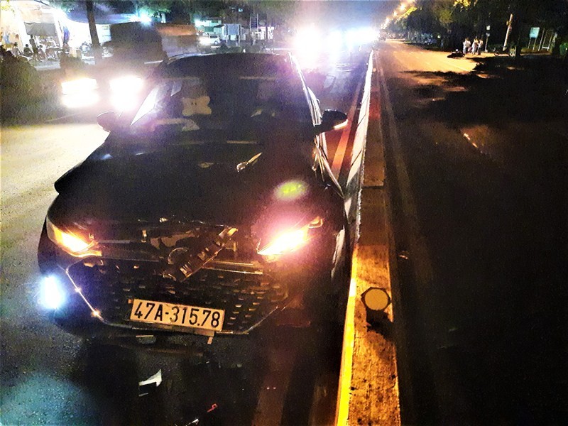 Chiếc ô-tô gây ra tai nạn.