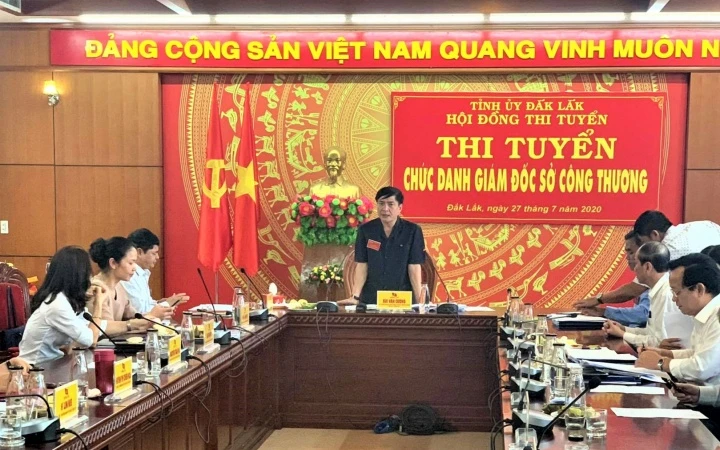 Đồng chí Bùi Văn Cường, Ủy viên Trung ương Đảng, Bí thư Tỉnh ủy Đắk Lắk, Chủ tịch Hội đồng thi tuyển chức danh Giám đốc Sở Công thương phát biểu đánh giá về việc thi tuyển.