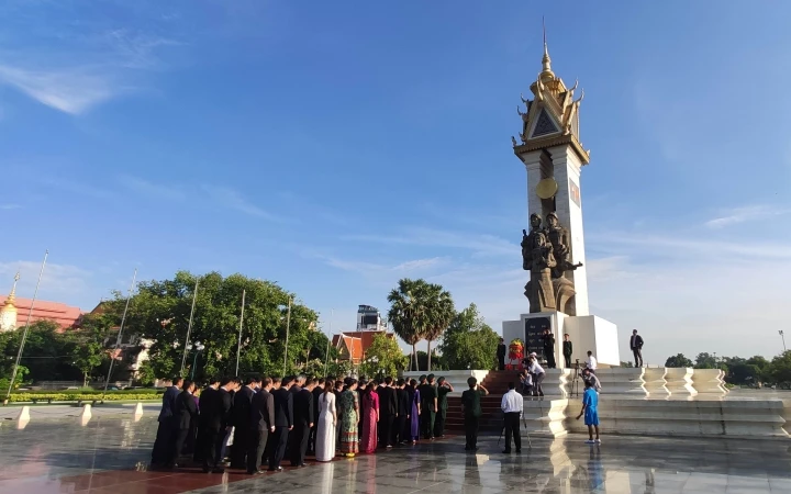 Kỷ niệm Ngày Thương binh - Liệt sĩ tại Phnom Penh, sáng 27-7