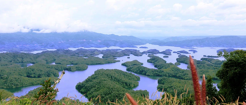 Hồ Tà Đùng, thuộc xã Đắk Som - điểm nhấn lý tưởng đối với các nhà đầu tư kinh doanh du lịch.