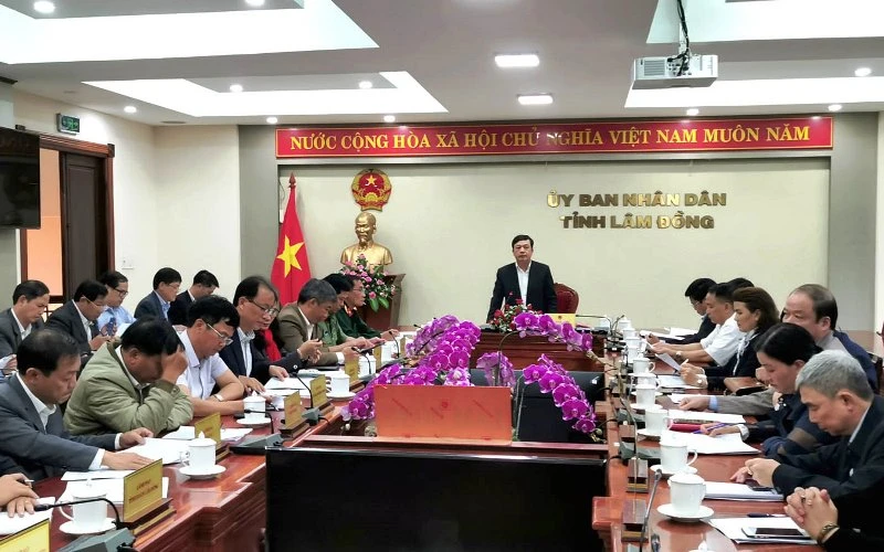Chủ tịch UBND tỉnh Lâm Đồng: “Thực hiện mục tiêu kép, vừa chống dịch, vừa bảo đảm phát triển kinh tế”.