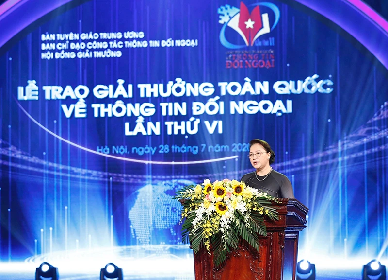 Chủ tịch Quốc hội Nguyễn Thị Kim Ngân phát biểu tại lễ trao giải.