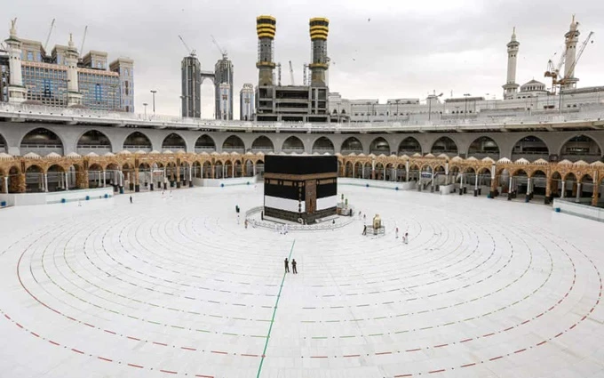A-rập Xê-út yêu cầu người hành hương không được chạm vào khối đá Kaaba. (Ảnh: Getty Images)