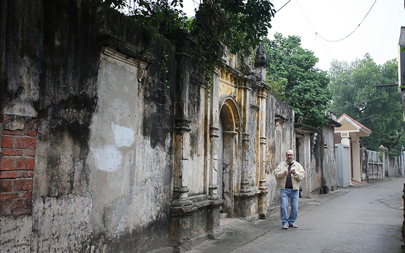 Nét kiến trúc cổ của làng Cựu. Ảnh: Trần Minh