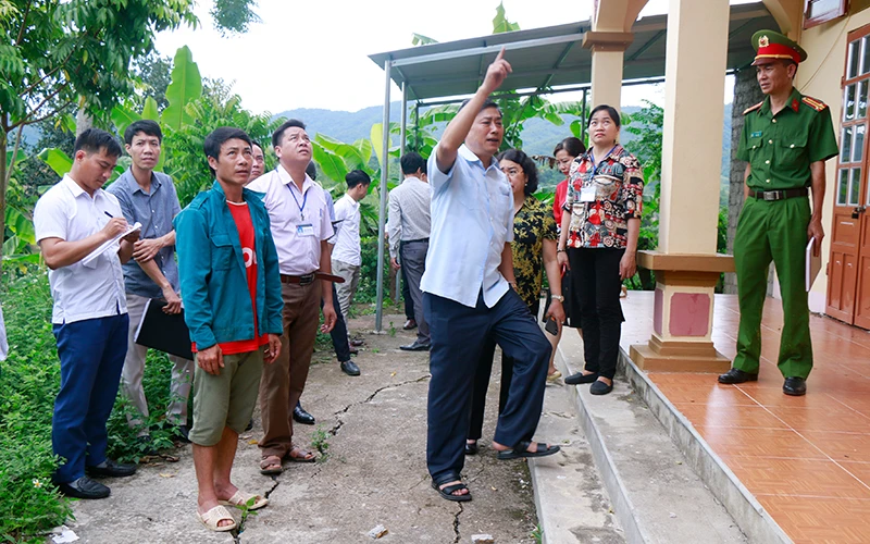 Lãnh đạo Tỉnh ủy Sơn La đến thăm, kiểm tra công tác khắc phục hậu quả động đất tại huyện Mộc Châu.