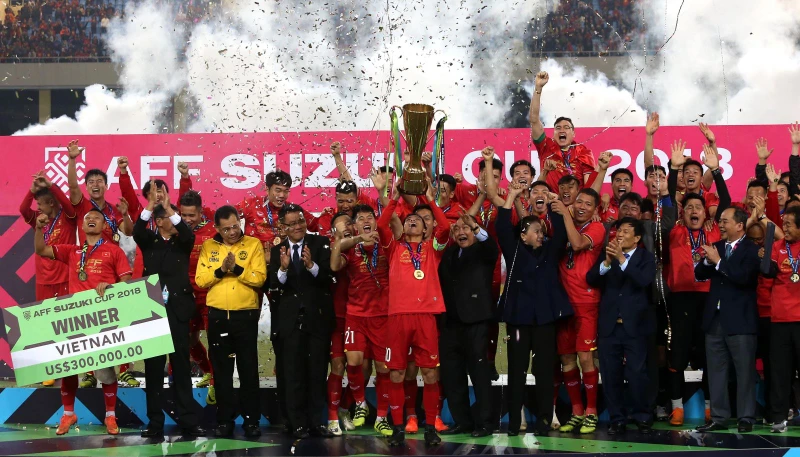 ĐT Việt Nam ăn mừng chức vô địch AFF Cup 2018.