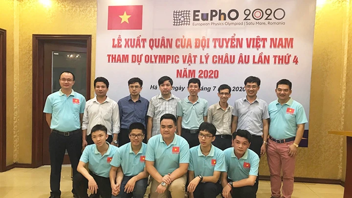 Đoàn học sinh Việt Nam đã xuất sắc giành bốn huy chương tại EuPhO 2020