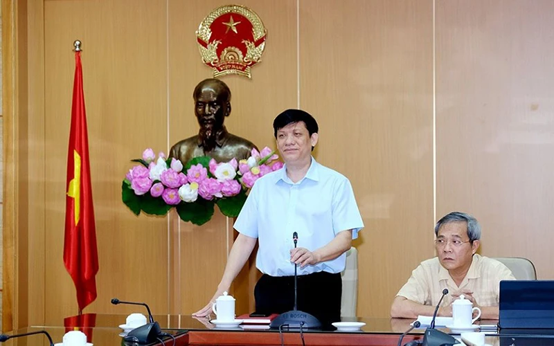 GS, TS Nguyễn Thanh Long phát biểu tại cuộc họp giao ban.