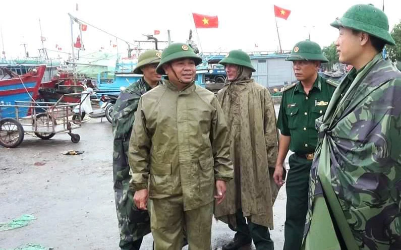 Lực lượng chức năng ở Thanh Hóa kiểm tra đôn đốc phòng chống bão số 2 tại khu vực ven biển thành phố Sầm Sơn.