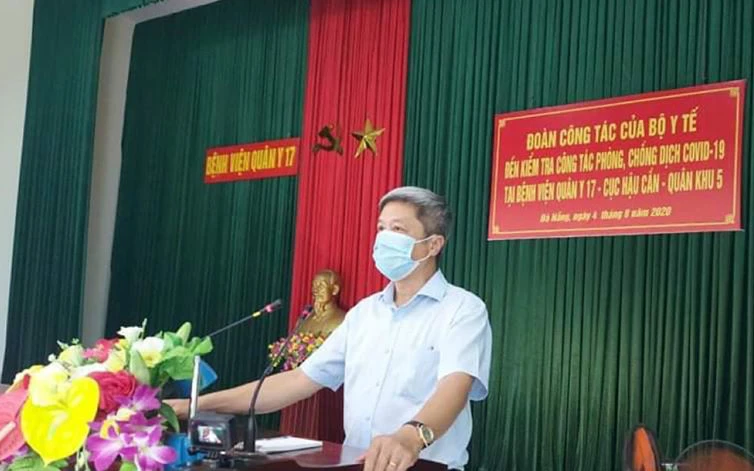 Thứ trưởng Y tế Nguyễn Trường Sơn phát biểu tại buổi làm việc.