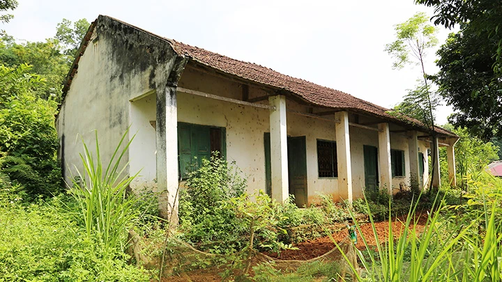Phân trường tiểu học Vò Gà bị bỏ hoang.