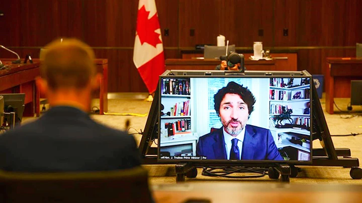 Thủ tướng Justin Trudeau có phiên điều trần trực tuyến trước Ủy ban Kiểm tra tài chính. Ảnh: NEWSTV