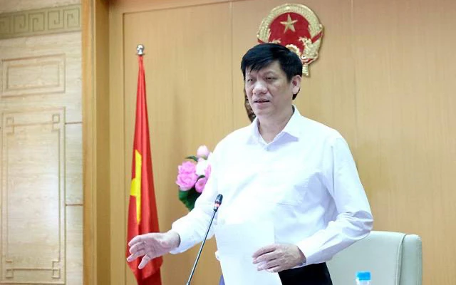 Quyền Bộ trưởng Y tế Nguyễn Thanh Long phát biểu tại cuộc họp.