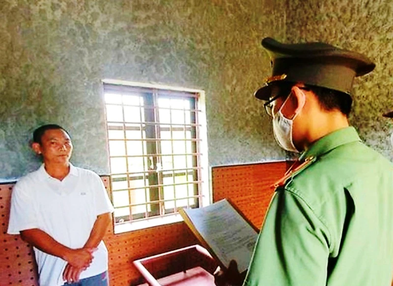 Công an Quảng Trị đọc lệnh bắt tạm giam Cao Xuân Trường .