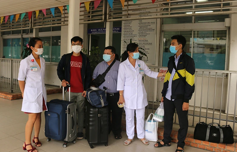 Đội phản ứng nhanh số 4 Bệnh viện Chợ Rẫy lên đường ra tâm dịch tại Đà Nẵng.