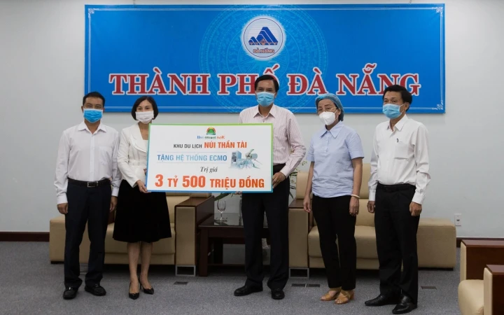 Trao tặng hệ thống trao đổi oxy qua màng ngoài cơ thể ECMO cho Đà Nẵng.