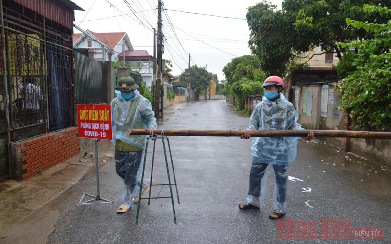 Ba chốt kiểm soát dịch Covid-19 đã được duy trì vào chiều 6-8 tại xã Tây Ninh, sau khi phát hiện ổ dịch trên địa bàn.