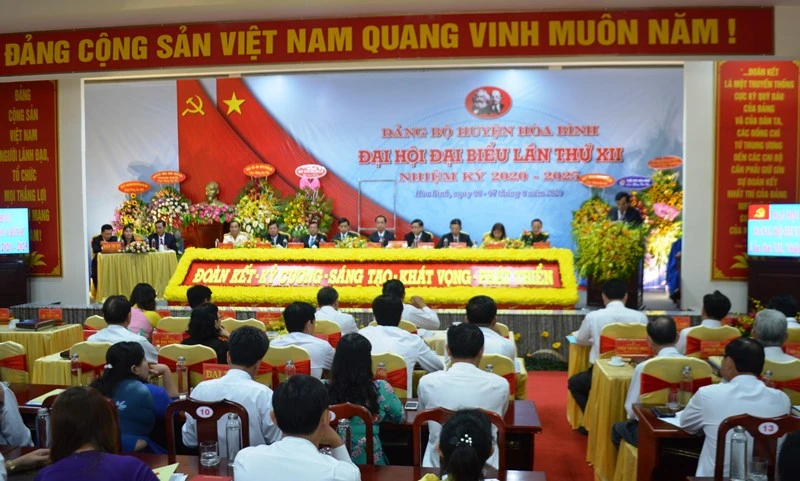 Quang cảnh Đại hội Đảng bộ huyện Hòa Bình (Bạc Liêu).