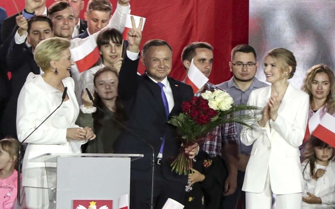 Ông Duda phát biểu trước người ủng hộ tại Pultusk, Ba Lan, ngày 12-7. (Ảnh: AP)