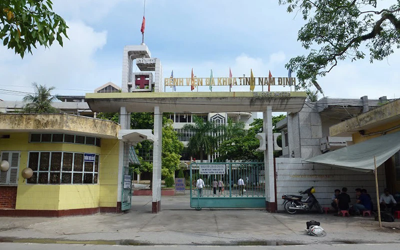 Ba trong số bảy bệnh nhân Covid-19 điều trị tại Bệnh viện đa khoa tỉnh Nam Định đã được công bố khỏi bệnh.