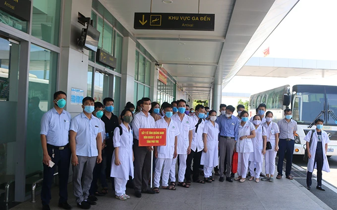  Đoàn y, bác sĩ tỉnh Phú Thọ đến hỗ trợ bốn bệnh viện ở tỉnh Quảng Nam 