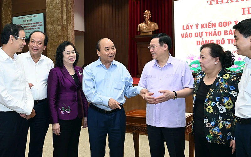 Thủ tướng Nguyễn Xuân Phúc với các đại biểu. Ảnh: Duy Linh