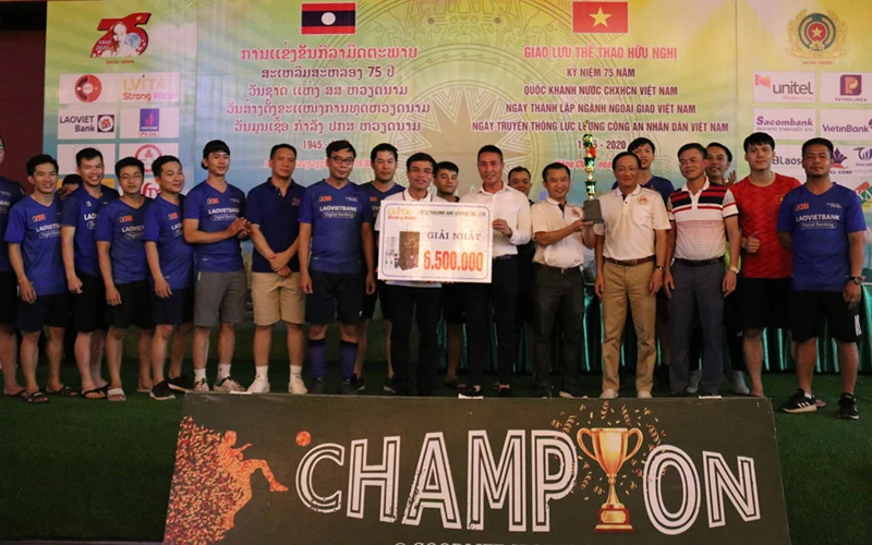 Giải nhất môn bóng đá nam thuộc về đội Ngân hàng Liên doanh Lào Việt (LaoVietBank) cùng nhiều giải thưởng có ý nghĩa.