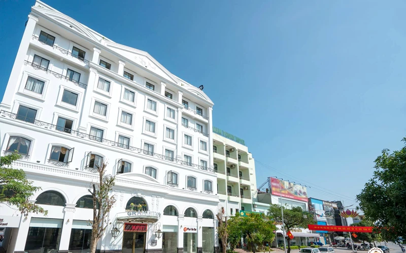 Khách sạn Grand Móng Cái (Quảng Ninh) là một trong những khách sạn đi đầu trong việc tiếp nhận khách du lịch phải cách ly 14 ngày (Ảnh: GRANDMONGCAI) 