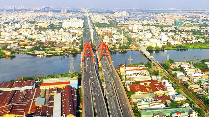 Đường Phạm Văn Đồng được đưa vào sử dụng tạo hướng mở cửa ngõ phía đông TP Hồ Chí Minh.