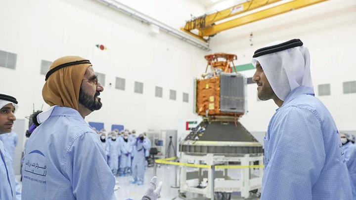 UAE đang đẩy mạnh phát triển vệ tinh. Ảnh: THE NATIONAL