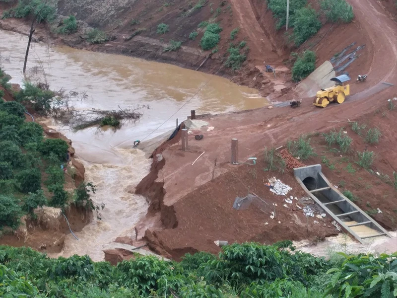 Mưa lũ phá vỡ nhiều công trình xây dựng trên địa bàn tỉnh Đắk Nông, gây thiệt hại hàng chục tỷ đồng.