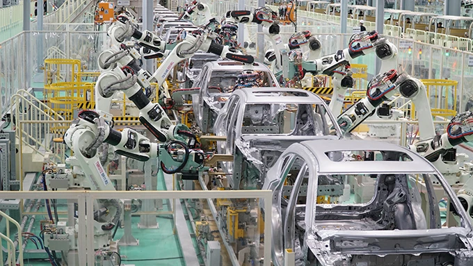Ứng dụng công nghệ tự động hóa trong dây chuyền sản xuất tại Công ty cổ phần ô-tô Trường Hải.
