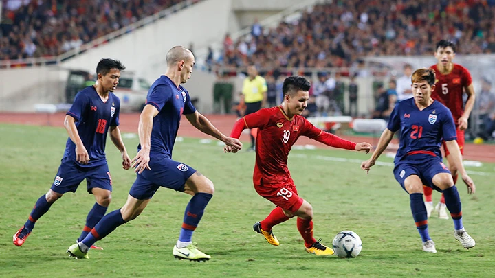 Các đội tuyển bóng đá Việt Nam đối diện lịch thi đấu dày và hao tổn thể lực vào năm 2021. Ảnh: LÊ MINH