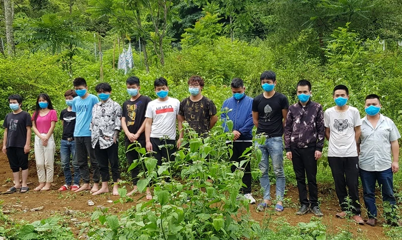 13 đối tượng người Trung Quốc nhập cảnh trái phép bị bắt giữ tại khu vực xóm Khuổi Ky, xã Đàm Thủy, huyện Trùng Khánh (Cao Bằng).