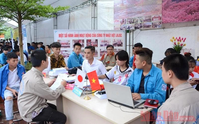 Giới trẻ Việt Nam và khu vực đang phải đối mặt với thách thức lớn trên thị trường lao động do ảnh hưởng của dịch bệnh. (Ảnh minh họa: THANH SƠN)