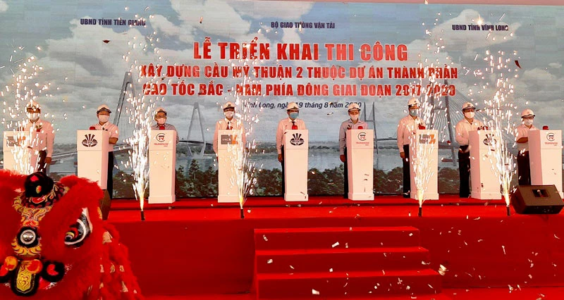 Lễ thi công cầu Mỹ Thuận 2 tại TP Vĩnh Long, sáng 19-8.