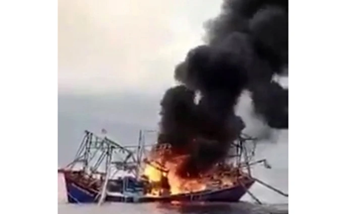 Tàu cá 67 của ngư dân Phú Quý bị cháy, chìm ở vùng biển xa